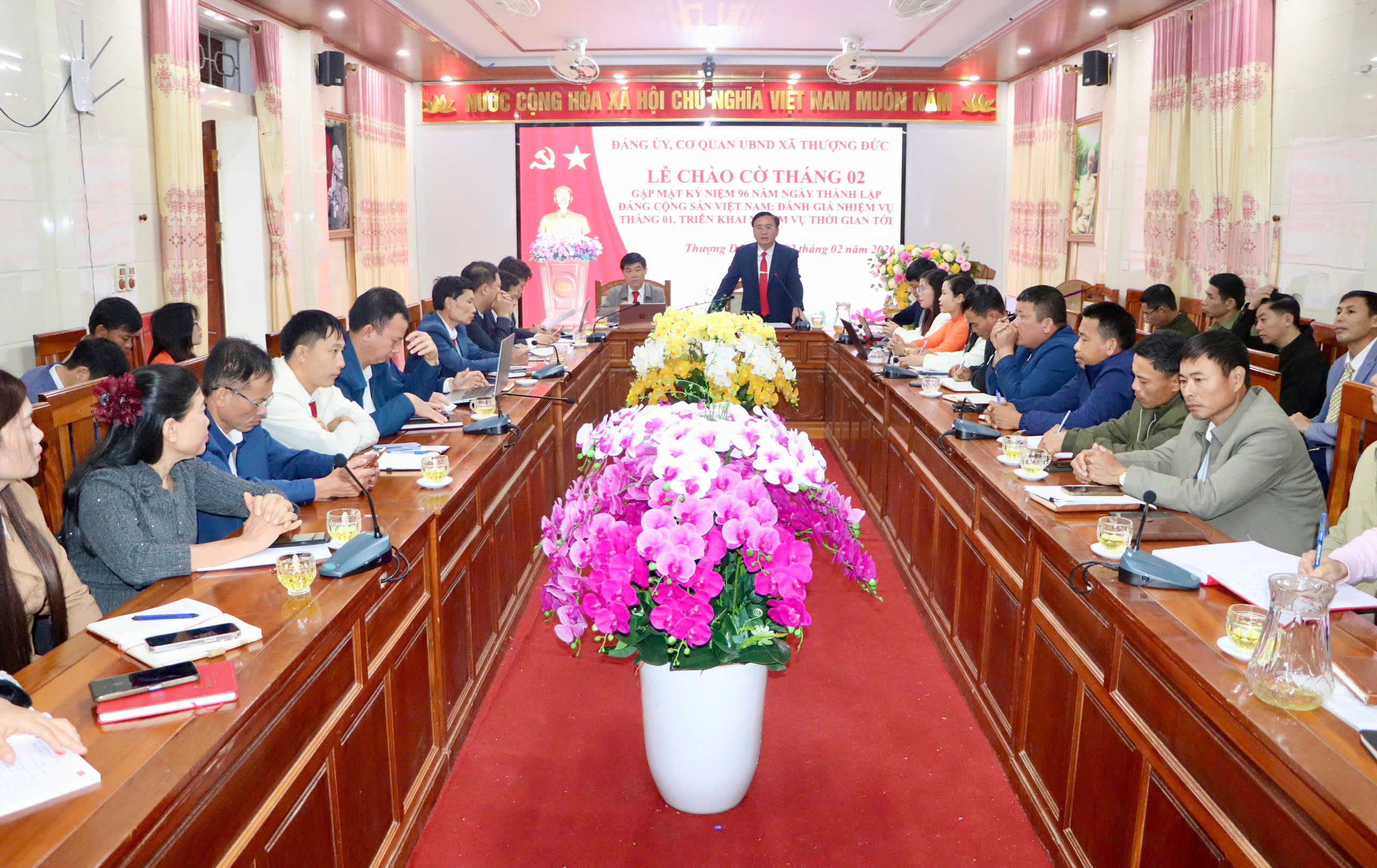 UBND xã Thượng Đức tổ chức Chào cờ đầu tháng; Gặp mặt kỷ niệm 96 năm ngày thành lập Đảng; Triển khai nhiệm vụ tháng 2.
