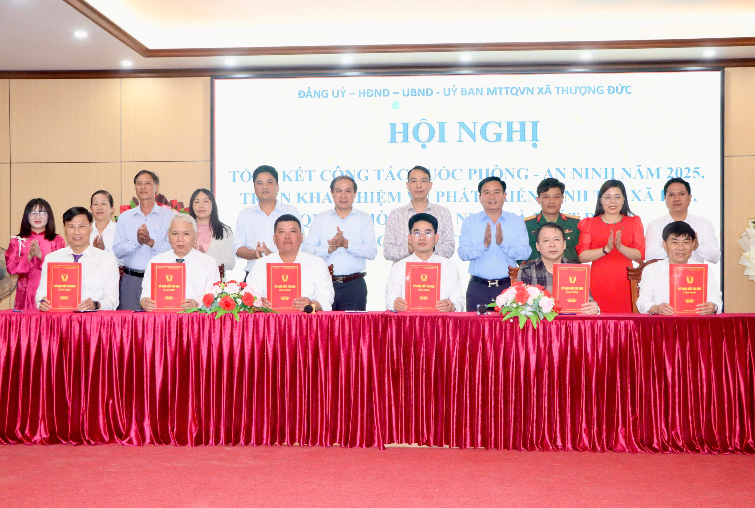 Xã Thượng Đức khen thưởng 27 tập thể và 109 cá nhân trong thực hiện phong trào thi đua năm 2025. 