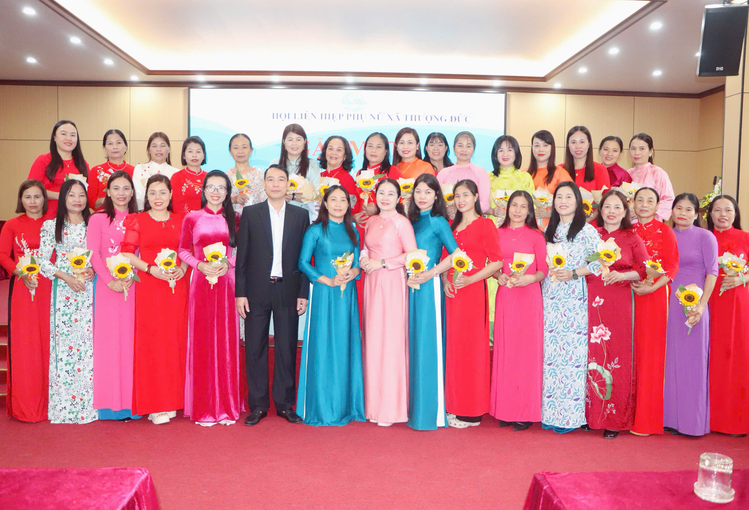 Hội LHPN xã Thượng Đức tổ chức gặp mặt cán bộ nữ lãnh đạo, quản lý nhân dịp 8/3.