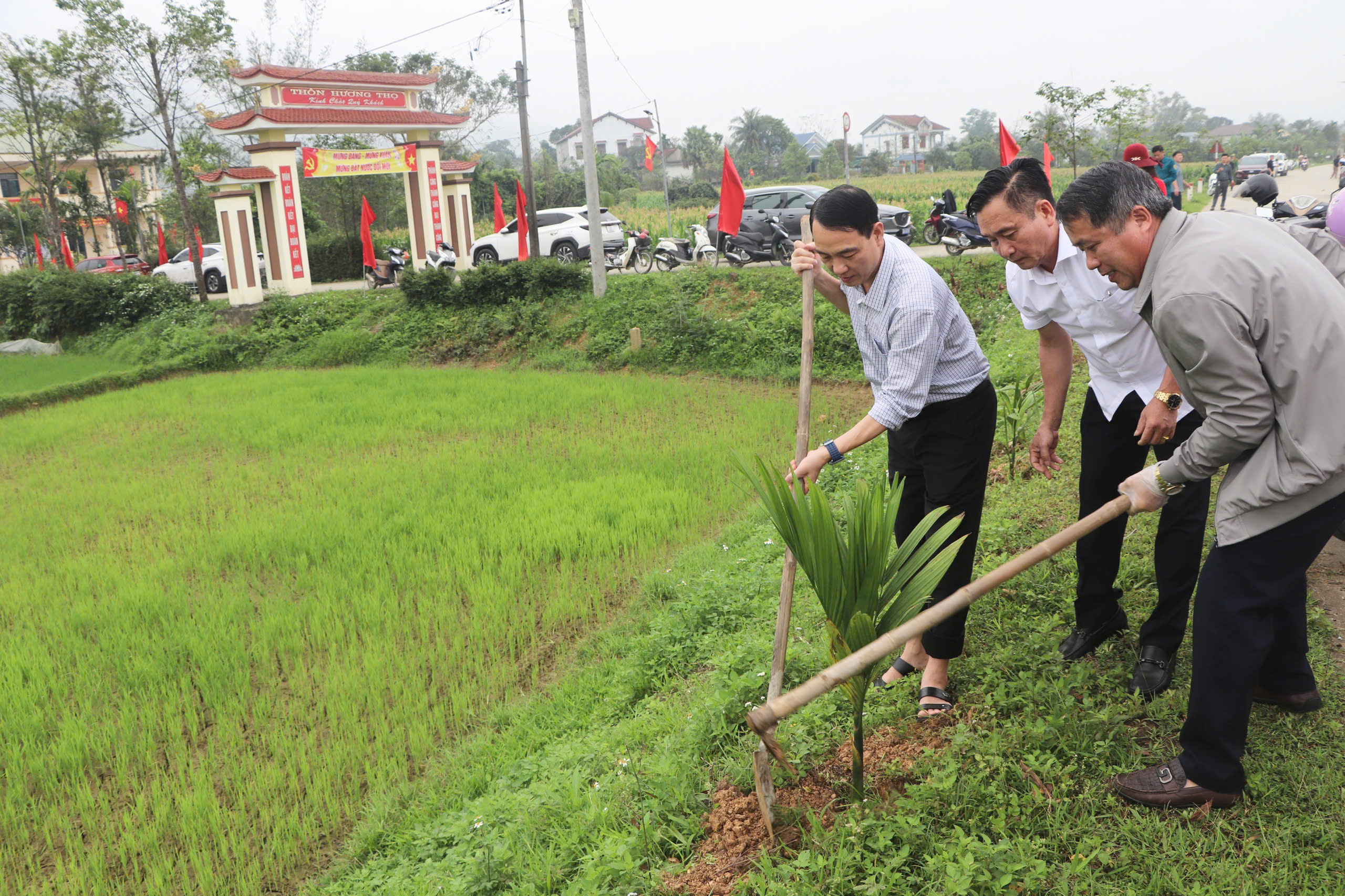 Xã Thượng Đức trồng gần 6.300 cây xanh nhân dịp Xuân Bính Ngọ 2026.