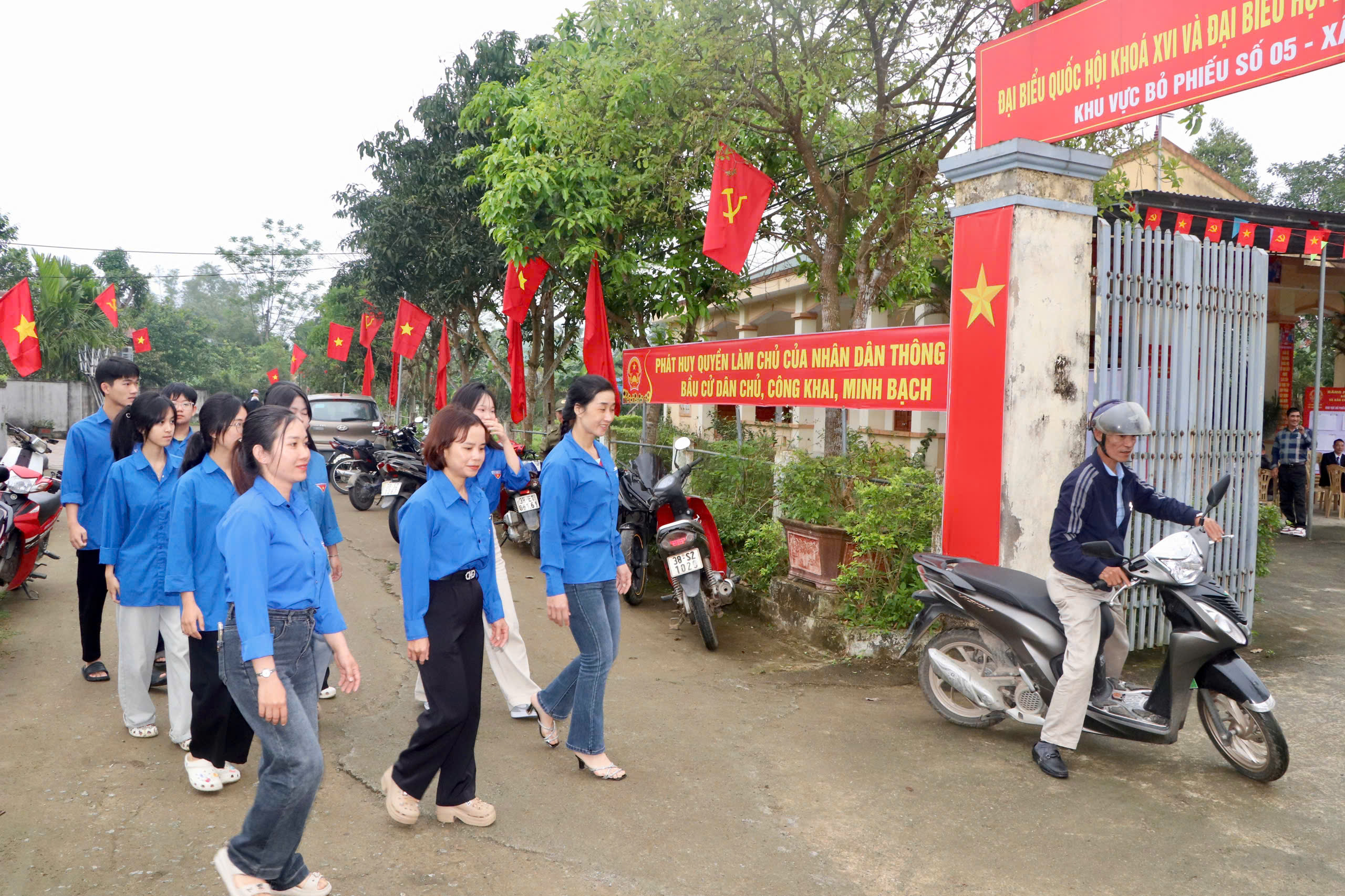 Rộn ràng “ Ngày hội non sông” ở xã Thượng Đức.