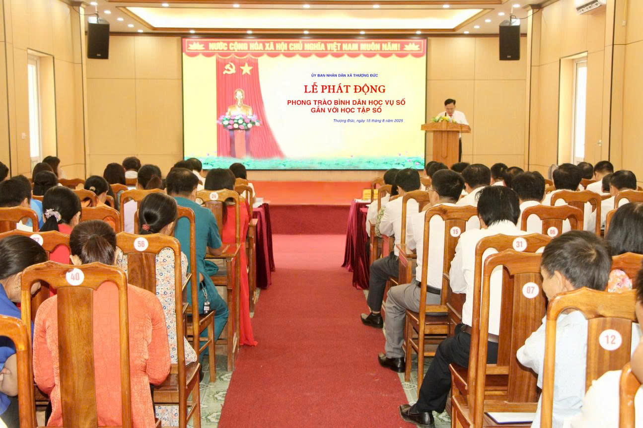 Xã Thượng Đức tổ chức Lễ phát động Phong trào “Bình dân học vụ số” gắn với “Học tập số”