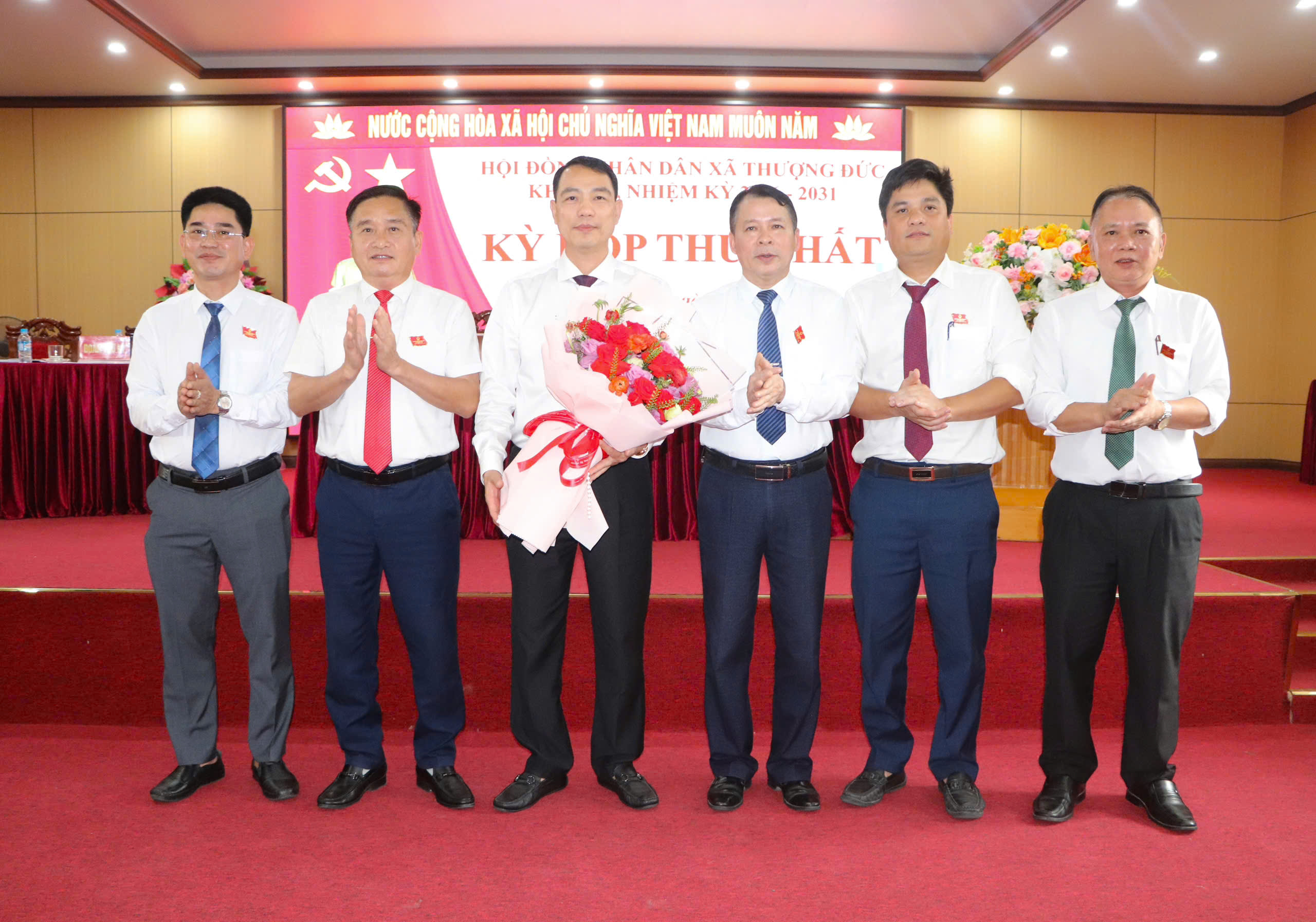 Kỳ họp thứ Nhất HĐND xã Thượng Đức khóa II, nhiệm kỳ 2026-2031 thành công tốt đẹp.