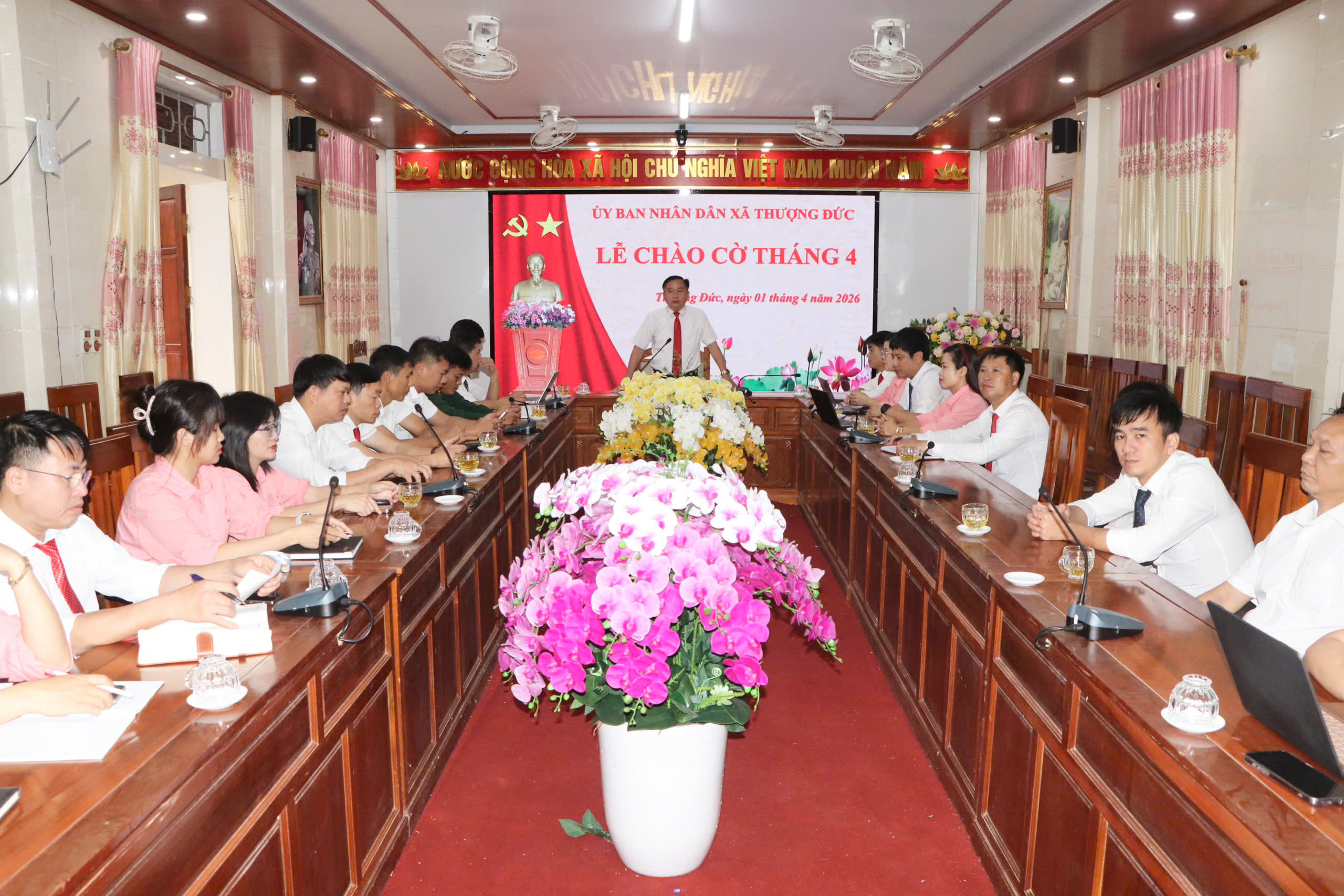 UBND xã Thượng Đức tổ chức lễ chào cờ đầu tháng 4, triển khai nhiệm vụ tháng 5.