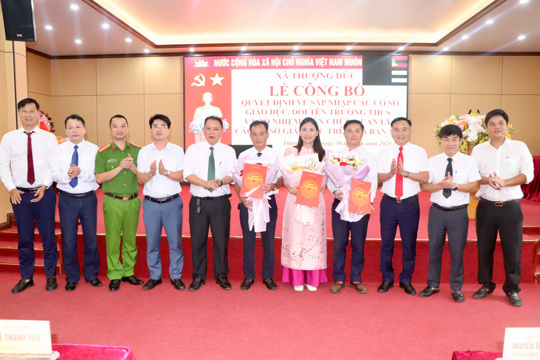 UBND xã Thượng Đức tổ chức Lễ công bố các Quyết định về sáp nhập các cơ sở giáo dục trên địa bàn xã, đổi tên Trường THCS và Quyết định về công tác cán bộ. 