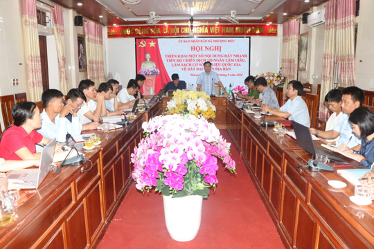 Xã Thượng Đức họp đẩy nhanh tiến độ chiến dịch 120 ngày làm giàu, làm sạch cơ sở dữ liệu đất đai.