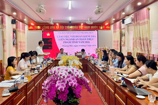 UBND xã Thượng Đức làm việc với Đoàn kiểm tra liên ngành ATTP tỉnh.