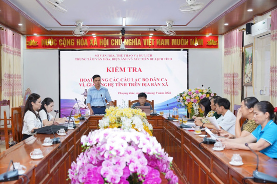 Trung tâm Văn hóa, Điện ảnh và Xúc tiến du lịch tỉnh kiểm tra hoạt động các câu lạc bộ Dân ca Ví, Giặm Nghệ Tĩnh tại xã Thượng Đức. 