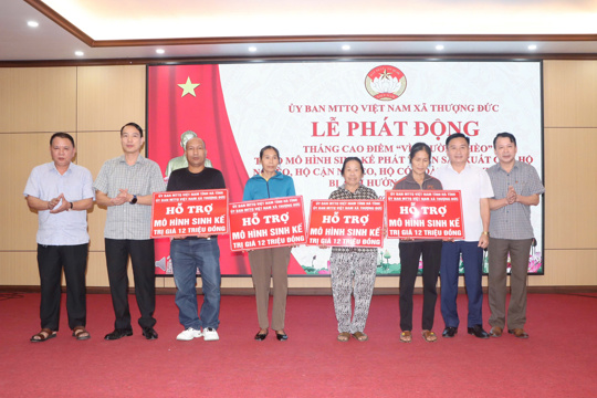 Xã Thượng Đức phát động Tháng cao điểm “Vì người nghèo”, trao 13 mô hình sinh kế cho hộ đặc biệt khó khăn.