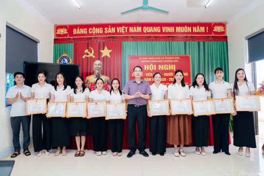 Trường Mầm non Thượng Đức tổ chức thành công hội nghị viên chức, người lao động năm học 2026-2027.