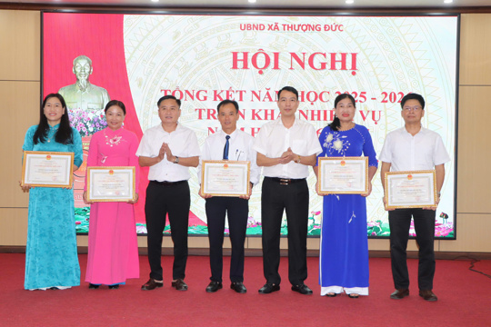 Xã Thượng Đức tổng kết năm học 2025- 2026; Công bố Quyết định thành lập Trường và bố trí cán bộ quản lý ngành Giáo dục.  