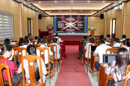 Cán bộ, đảng viên xã Thượng Đức tham gia học tập, quán triệt và triển khai thực hiện Nghị quyết Hội nghị lần thứ ba Ban Chấp hành Trung ương Đảng khóa XIV.
