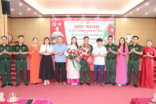 Ban CHQS xã tổ chức Hội nghị ký kết hoạt động kết nghĩa với Trường mầm non Thượng Đức.
