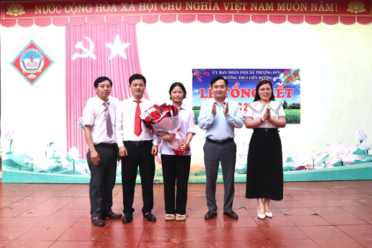 Lãnh đạo xã Thượng Đức dự Lễ tổng kết năm học 2025-2026 tại các trường học trên địa bàn. 