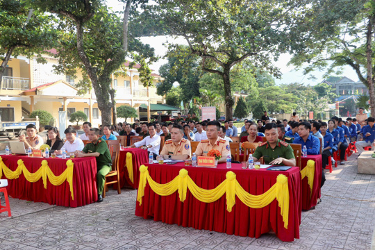 Xã Thượng Đức tổ chức tuyên truyền, nâng cao kỹ năng tham gia giao thông an toàn cho người điều khiển xe mô tô, xe gắn máy.
