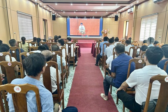 Xã Thượng Đức kết nối trực tuyến hội nghị bồi dưỡng nghiệp vụ kiểm tra, giám sát và cập nhật kiến thức pháp luật. 